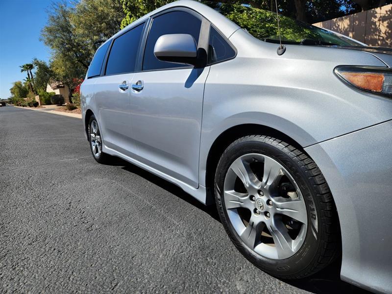 Toyota Sienna SE 8-Passenger 2014