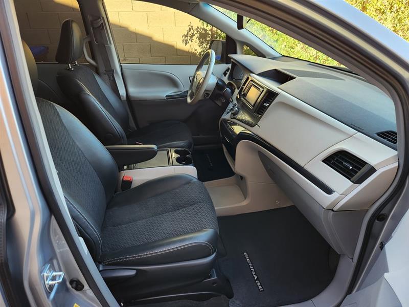 Toyota Sienna SE 8-Passenger 2014