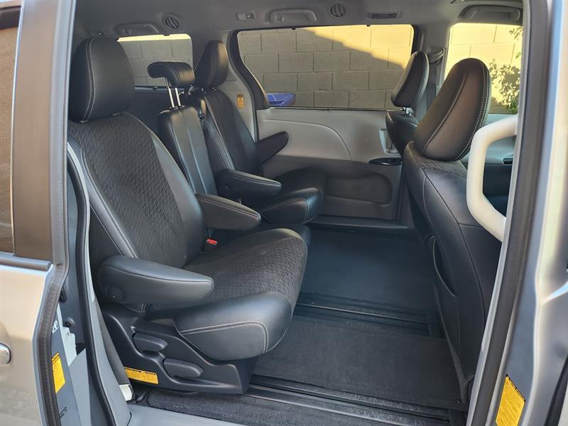 Toyota Sienna SE 8-Passenger 2014