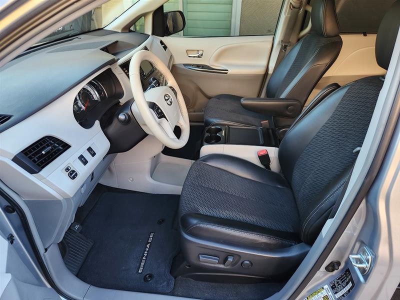 Toyota Sienna SE 8-Passenger 2014