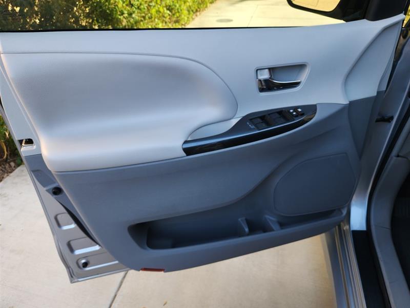 Toyota Sienna SE 8-Passenger 2014