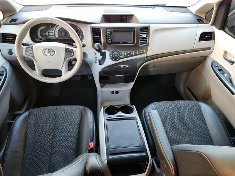 Toyota Sienna SE 8-Passenger 2014