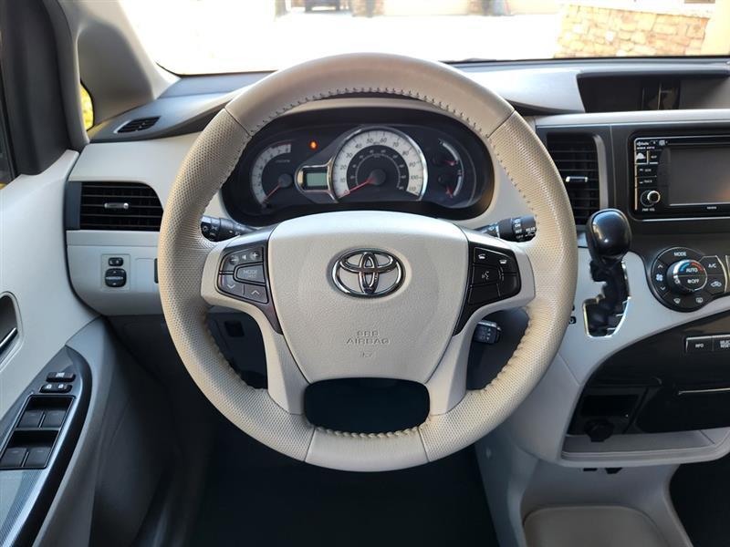 Toyota Sienna SE 8-Passenger 2014