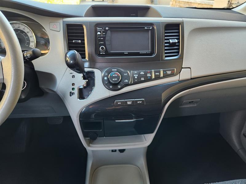 Toyota Sienna SE 8-Passenger 2014