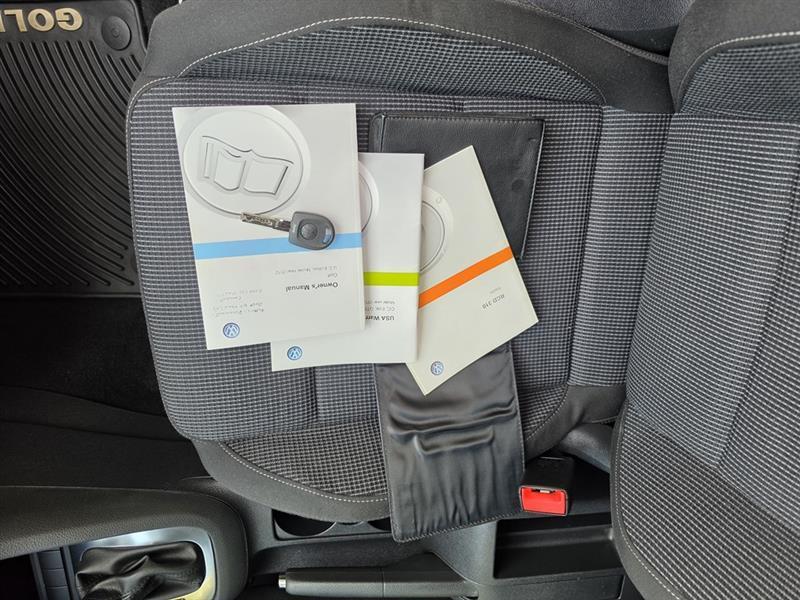 Volkswagen Golf 2.5L Conv & Sunroof 4 Door PZEV 2012