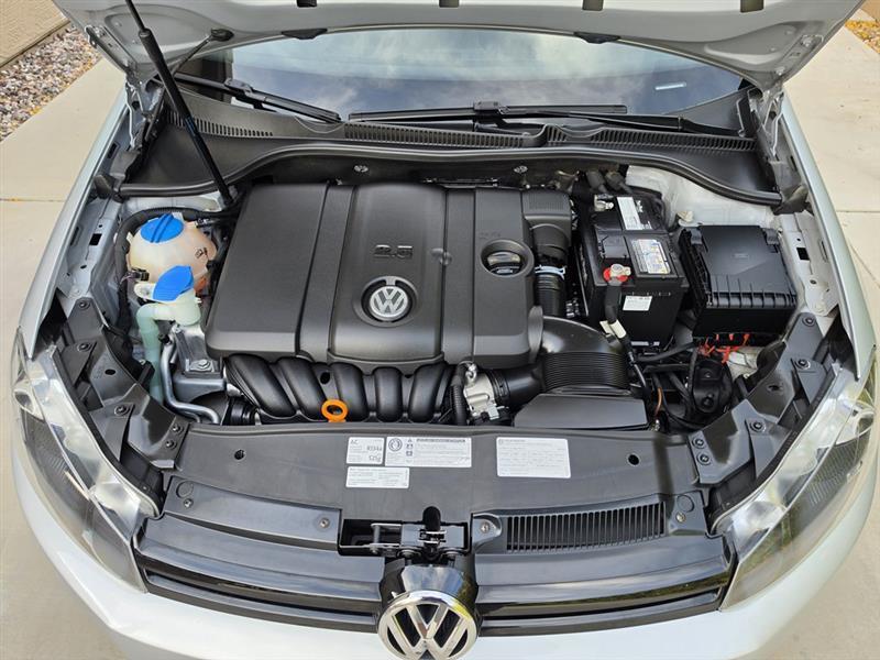 Volkswagen Golf 2.5L Conv & Sunroof 4 Door PZEV 2012