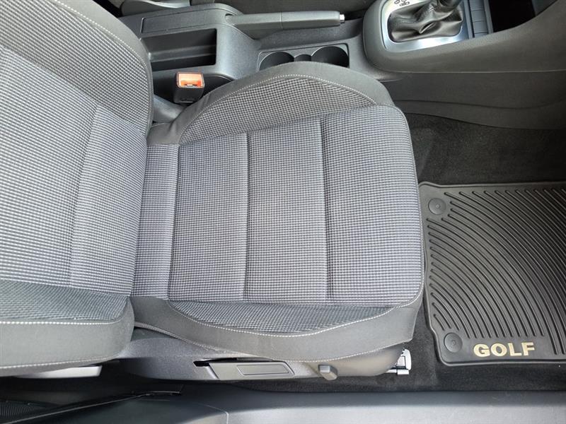 Volkswagen Golf 2.5L Conv & Sunroof 4 Door PZEV 2012