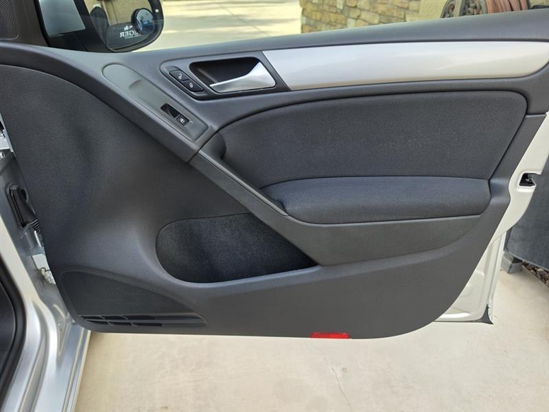 Volkswagen Golf 2.5L Conv & Sunroof 4 Door PZEV 2012