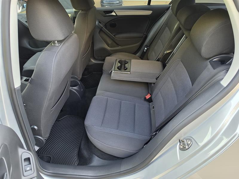 Volkswagen Golf 2.5L Conv & Sunroof 4 Door PZEV 2012