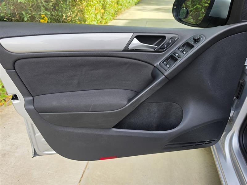 Volkswagen Golf 2.5L Conv & Sunroof 4 Door PZEV 2012