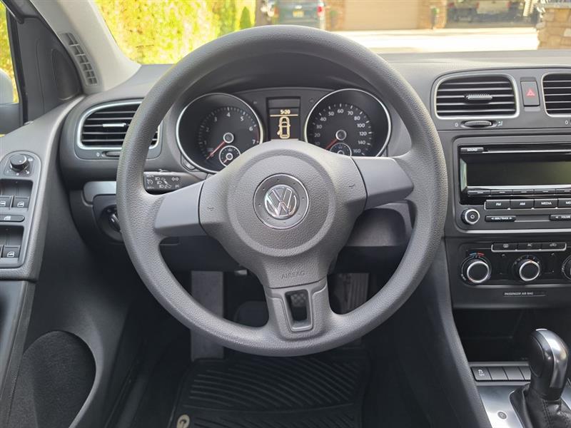 Volkswagen Golf 2.5L Conv & Sunroof 4 Door PZEV 2012