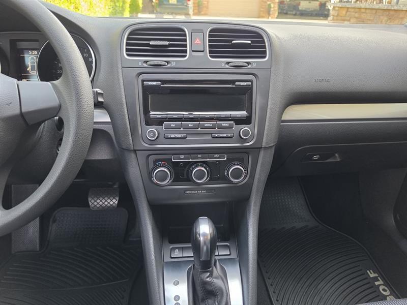 Volkswagen Golf 2.5L Conv & Sunroof 4 Door PZEV 2012