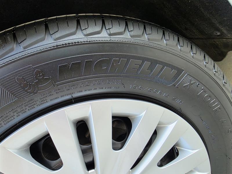 Volkswagen Golf 2.5L Conv & Sunroof 4 Door PZEV 2012