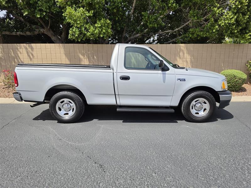 Ford F-150 XL Reg. Cab Long Bed 2WD 2000