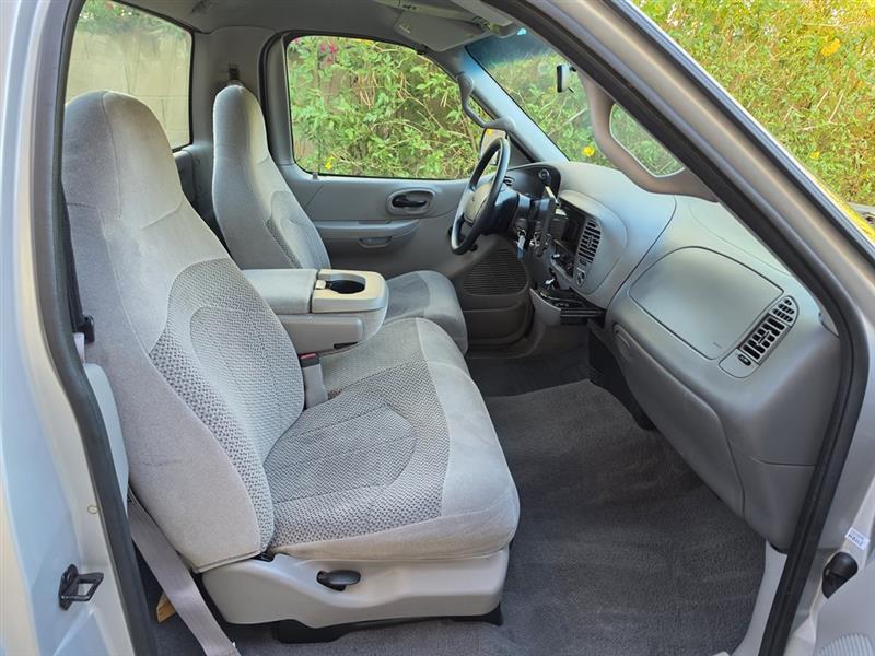 Ford F-150 XL Reg. Cab Long Bed 2WD 2000