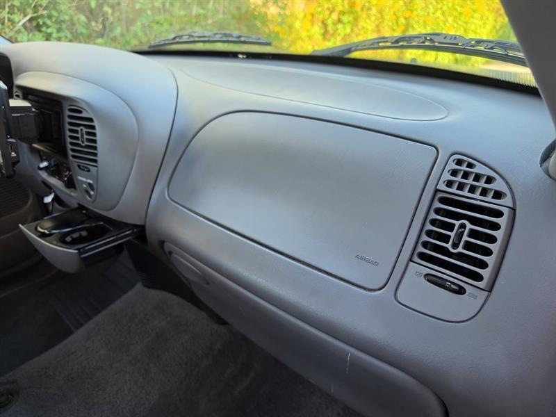 Ford F-150 XL Reg. Cab Long Bed 2WD 2000