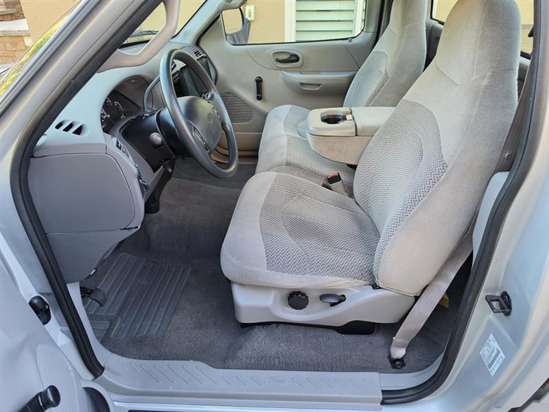 Ford F-150 XL Reg. Cab Long Bed 2WD 2000