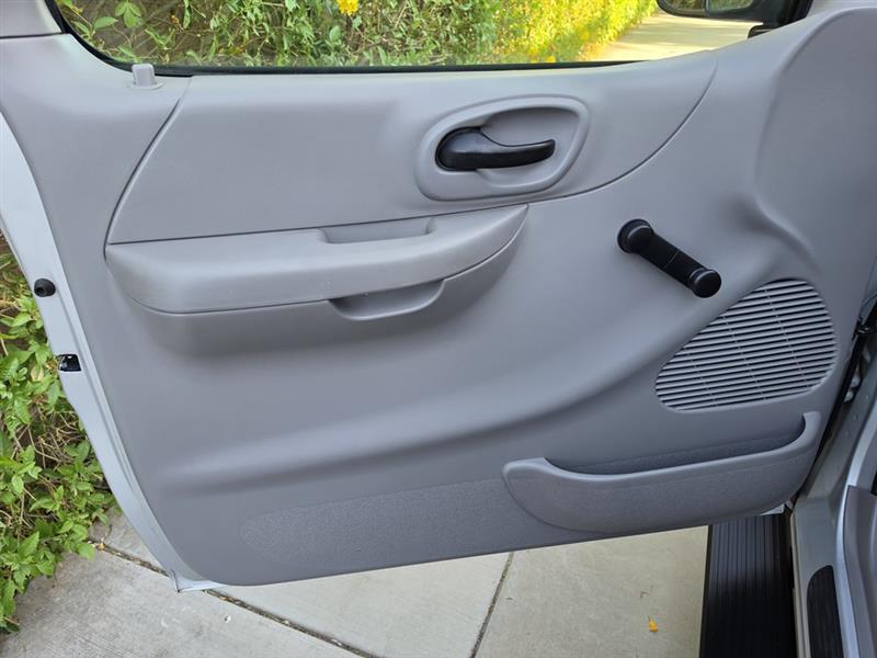 Ford F-150 XL Reg. Cab Long Bed 2WD 2000