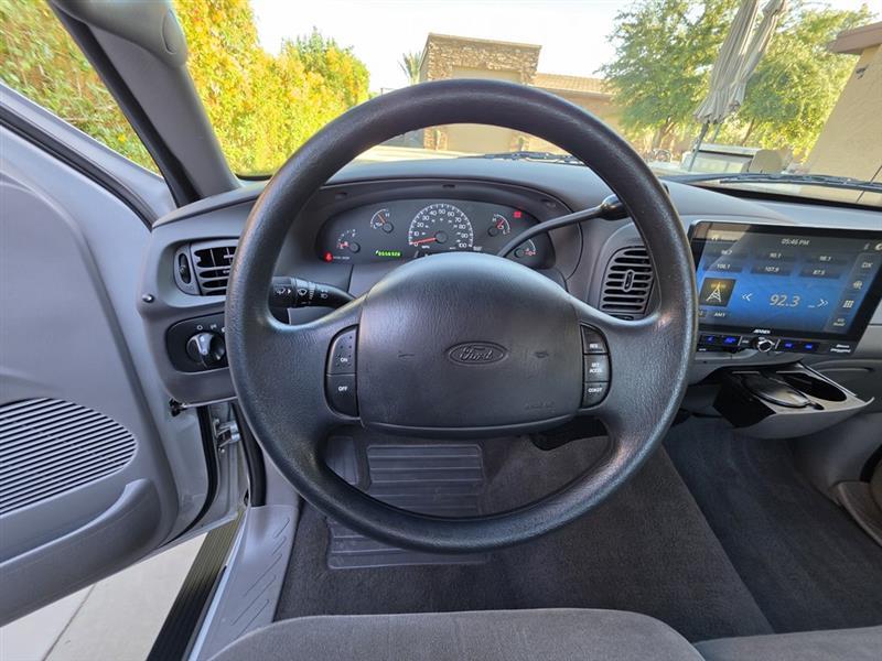 Ford F-150 XL Reg. Cab Long Bed 2WD 2000