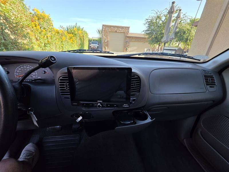 Ford F-150 XL Reg. Cab Long Bed 2WD 2000