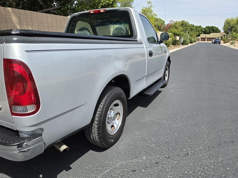 Ford F-150 XL Reg. Cab Short Bed 2WD 2000