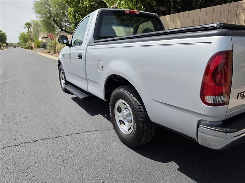 Ford F-150 XL Reg. Cab Short Bed 2WD 2000