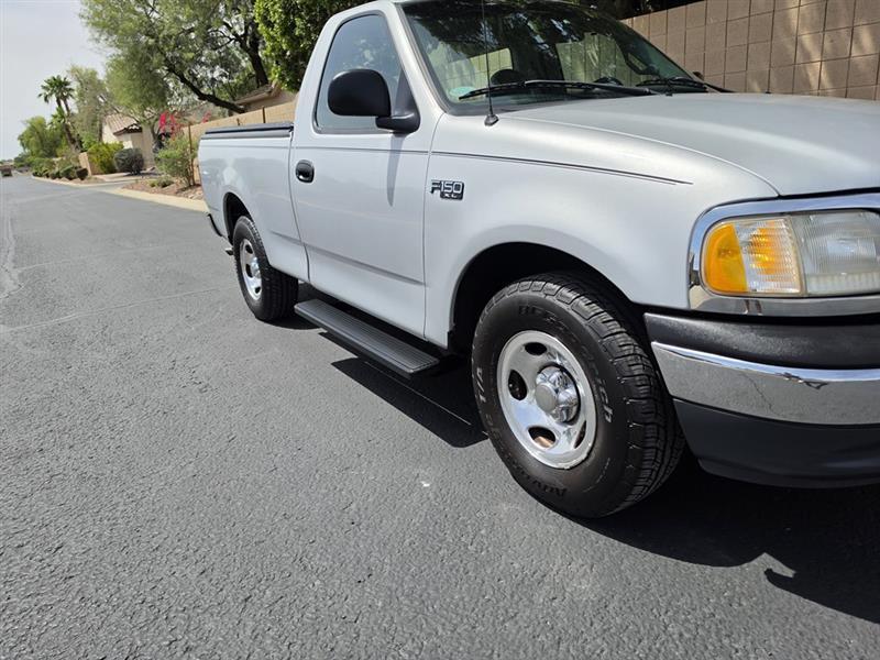 Ford F-150 XL Reg. Cab Short Bed 2WD 2000