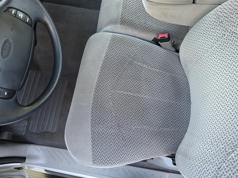 Ford F-150 XL Reg. Cab Short Bed 2WD 2000