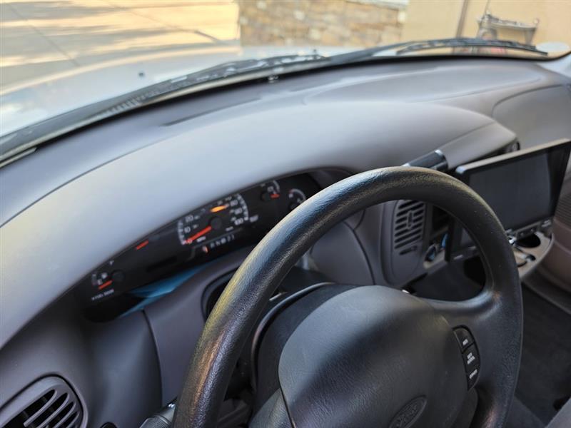 Ford F-150 XL Reg. Cab Short Bed 2WD 2000