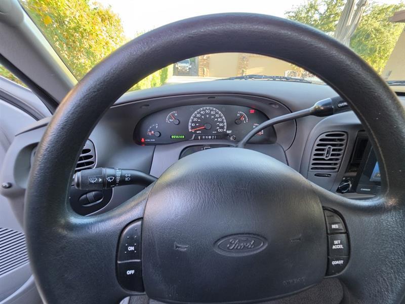 Ford F-150 XL Reg. Cab Short Bed 2WD 2000