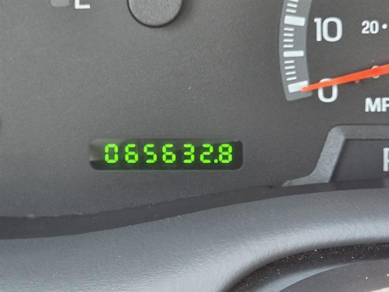 Ford F-150 XL Reg. Cab Short Bed 2WD 2000