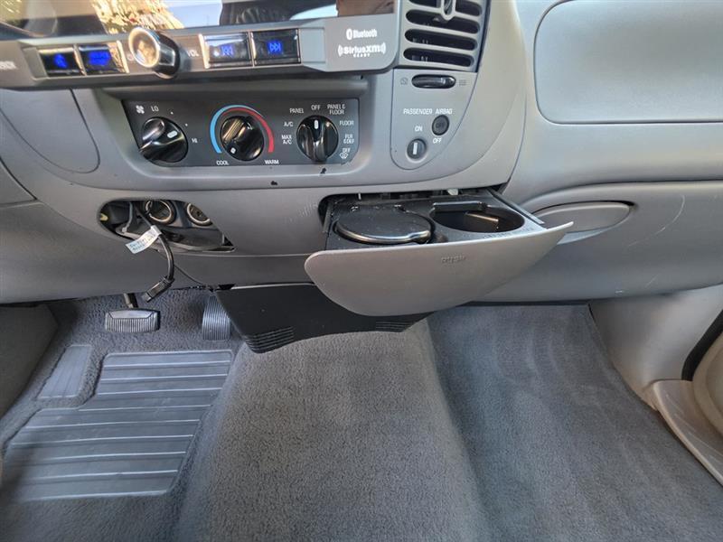 Ford F-150 XL Reg. Cab Short Bed 2WD 2000