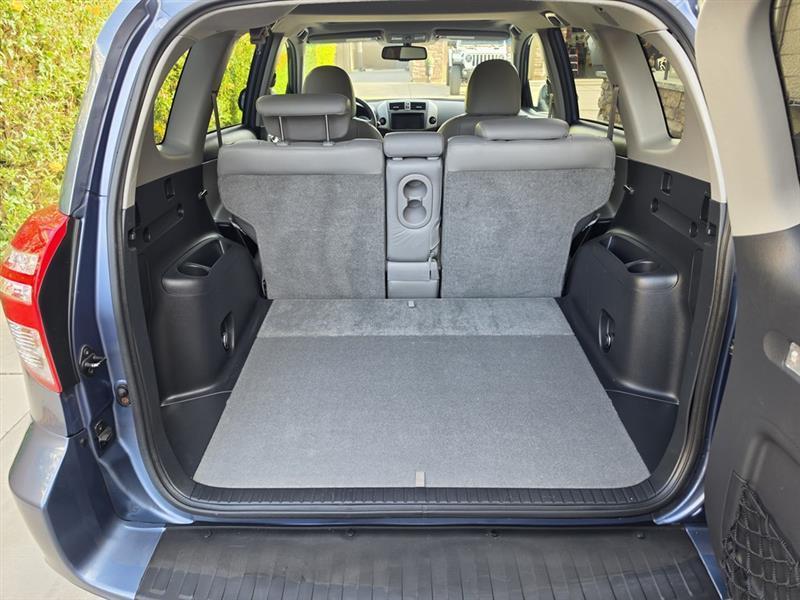 Toyota RAV4 Limited V6 4WD 2010