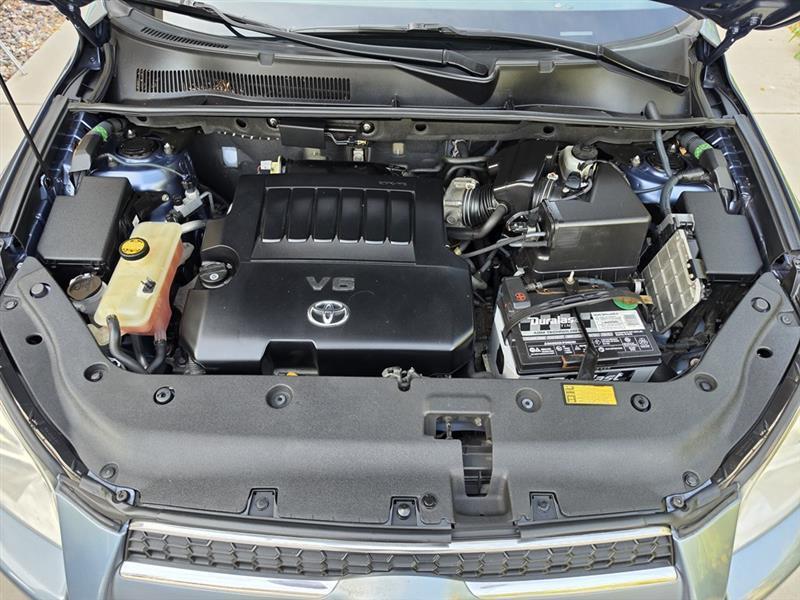 Toyota RAV4 Limited V6 4WD 2010