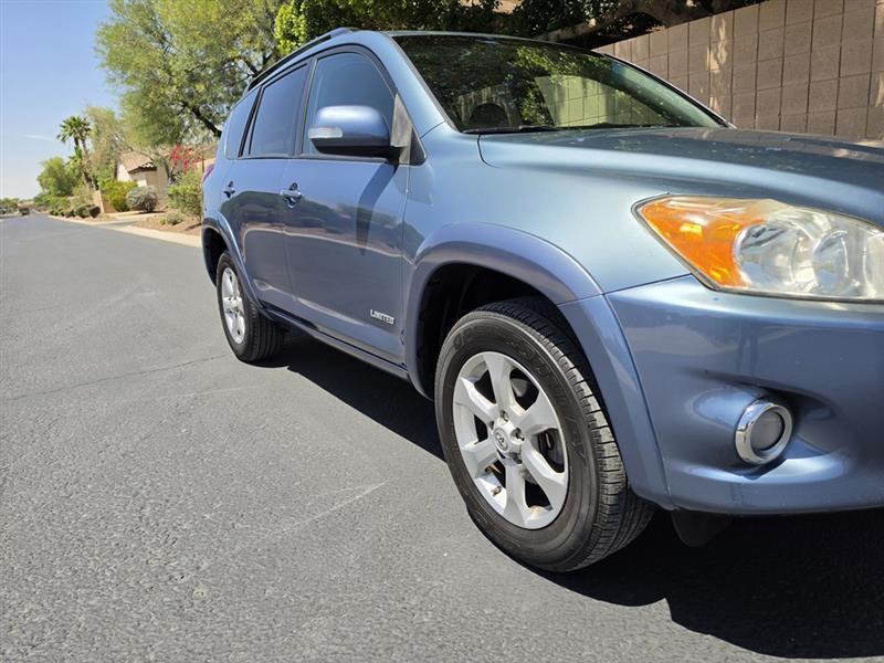 Toyota RAV4 Limited V6 4WD 2010