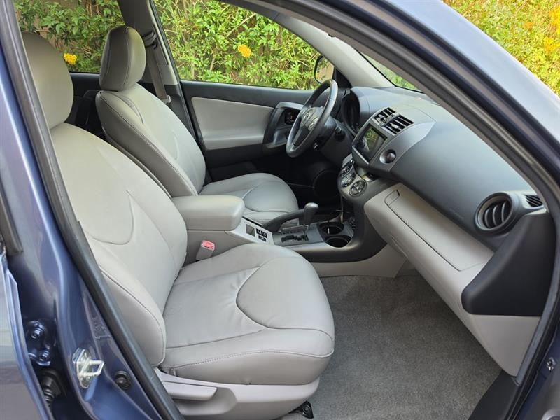 Toyota RAV4 Limited V6 4WD 2010