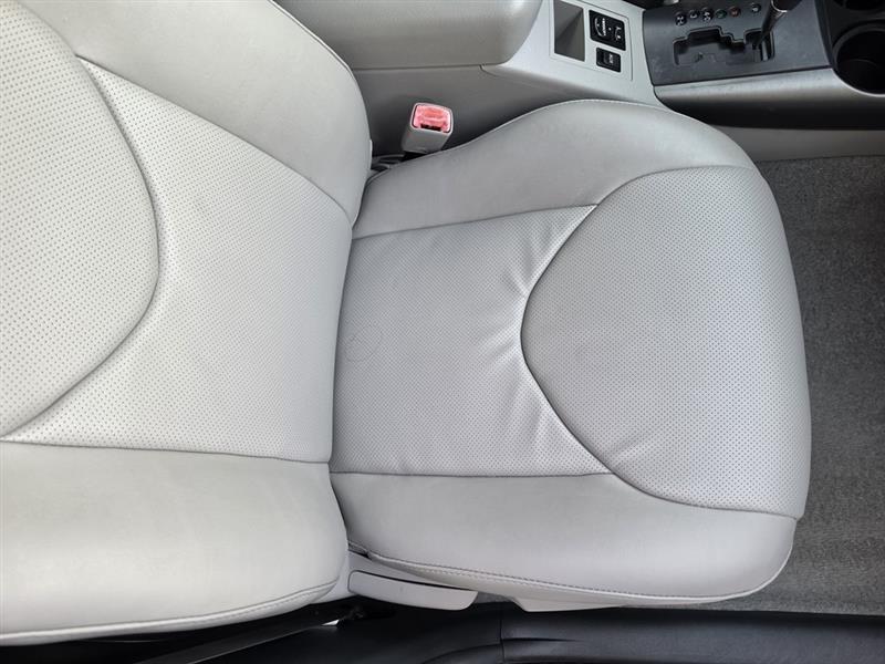 Toyota RAV4 Limited V6 4WD 2010