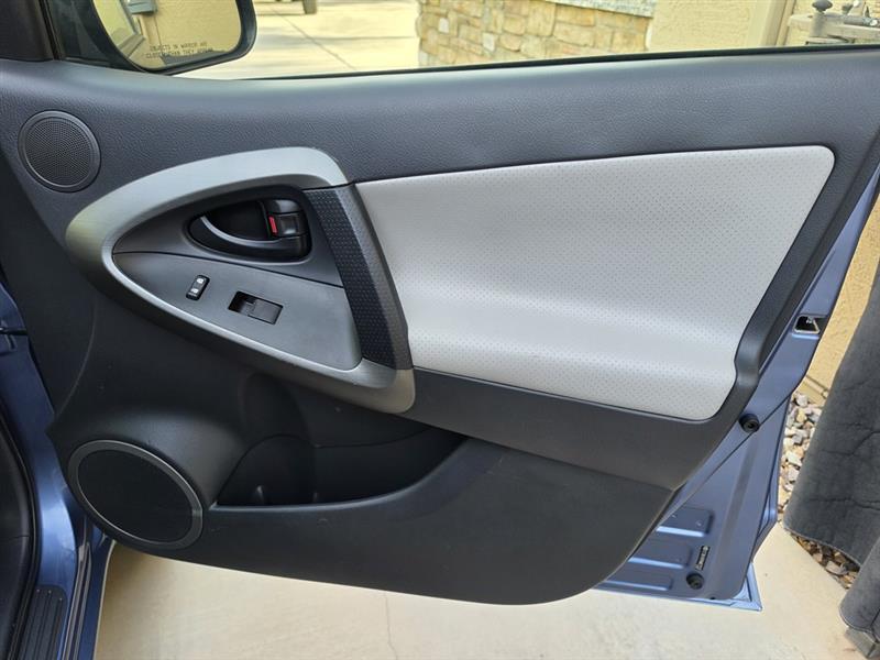 Toyota RAV4 Limited V6 4WD 2010