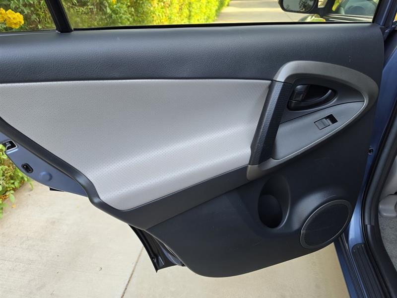 Toyota RAV4 Limited V6 4WD 2010