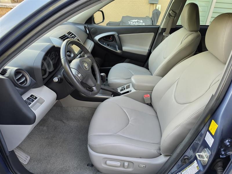 Toyota RAV4 Limited V6 4WD 2010