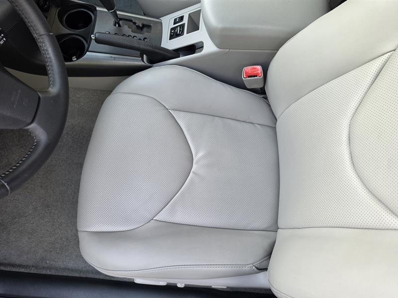 Toyota RAV4 Limited V6 4WD 2010