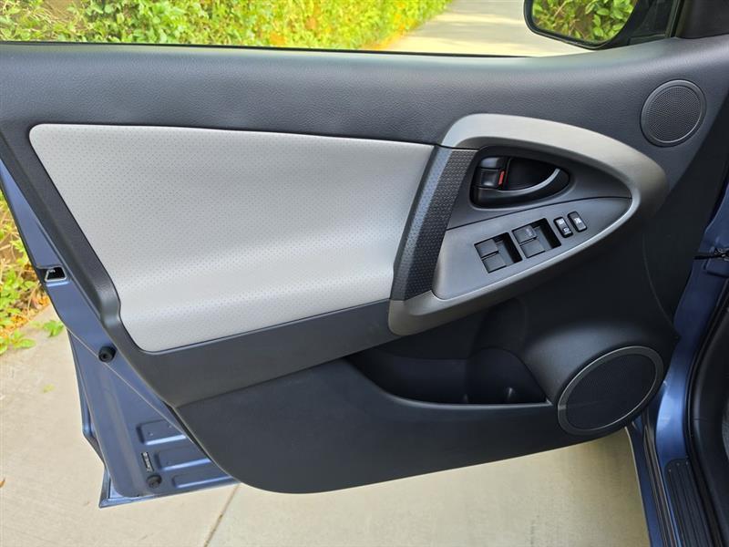 Toyota RAV4 Limited V6 4WD 2010