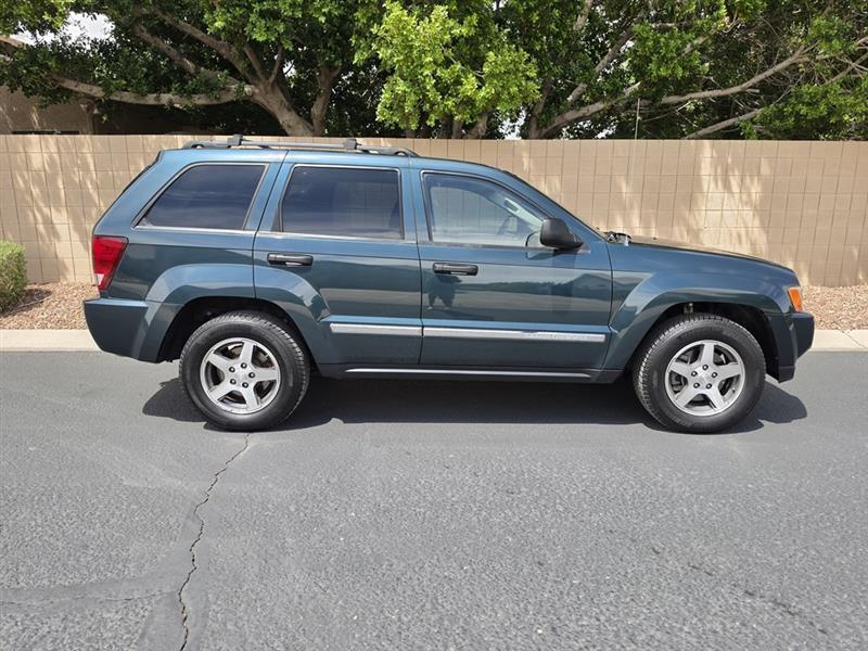 Jeep Grand Cherokee Laredo 2WD 2005