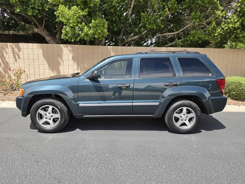 Jeep Grand Cherokee Laredo 2WD 2005