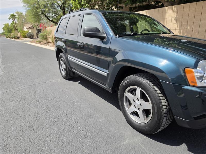 Jeep Grand Cherokee Laredo 2WD 2005