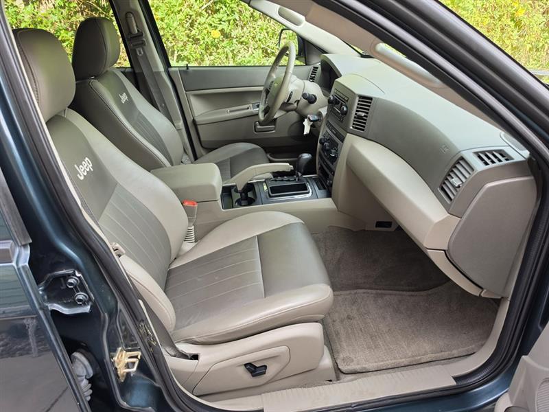 Jeep Grand Cherokee Laredo 2WD 2005