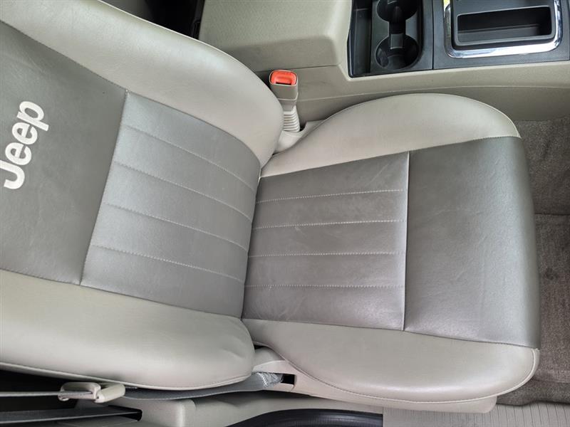 Jeep Grand Cherokee Laredo 2WD 2005