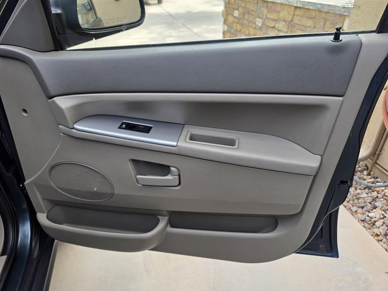 Jeep Grand Cherokee Laredo 2WD 2005