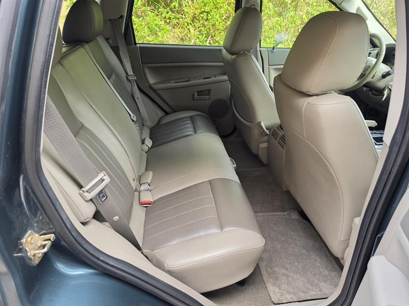 Jeep Grand Cherokee Laredo 2WD 2005