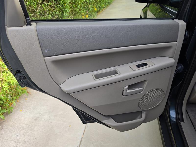 Jeep Grand Cherokee Laredo 2WD 2005